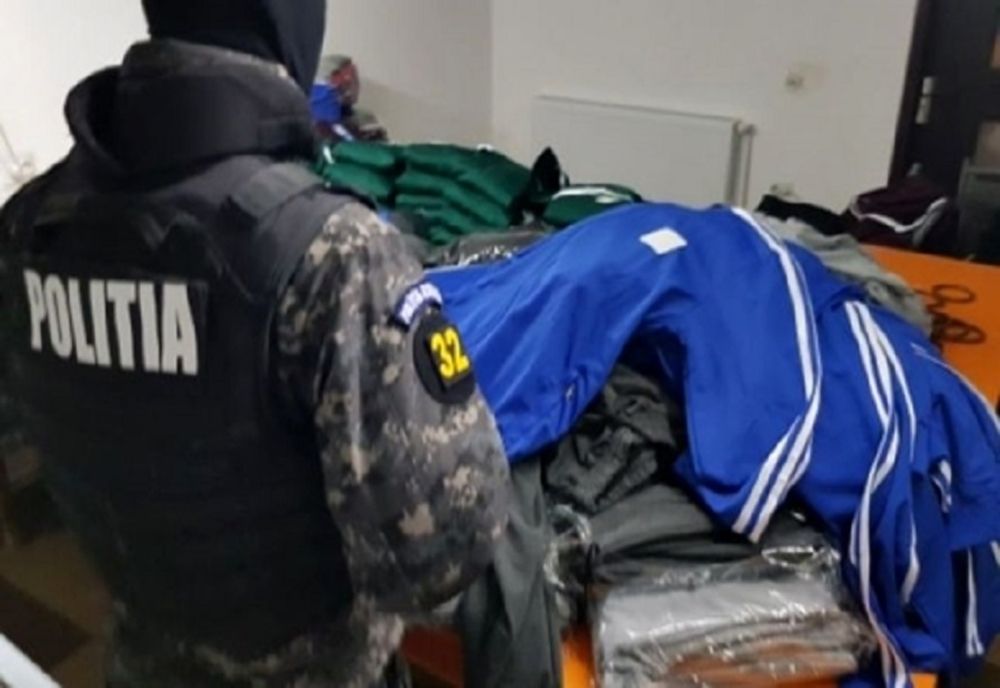 Îmbrăcăminte “de firmă” confiscată de polițiștii de investigare a criminalității economice