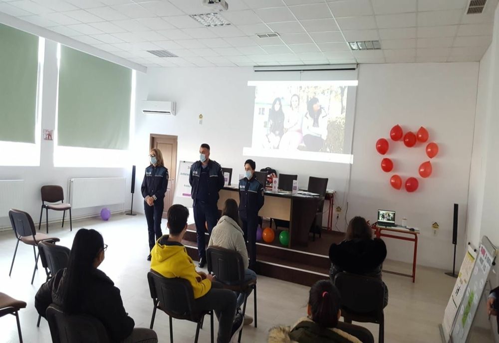 Dialog motivaţional al polițiștilor Biroului Siguranță Școlară purtat cu liceenii buzoieni