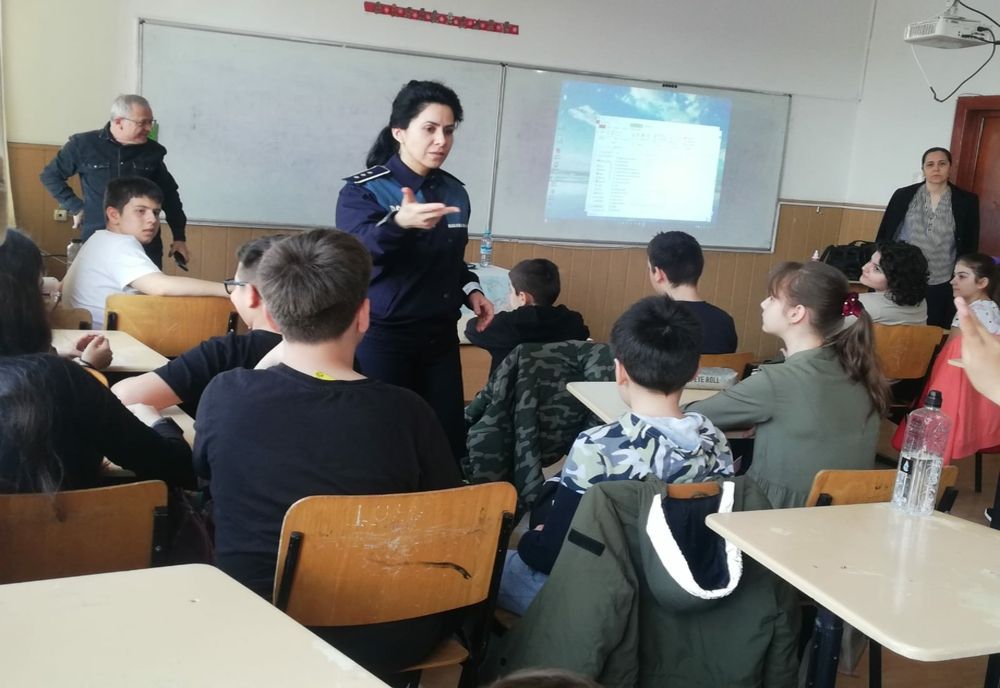 Dezbateri pe marginea subiectului violenţă cu elevii Şcolii Gimnaziale “Ion Creangă” Buzău