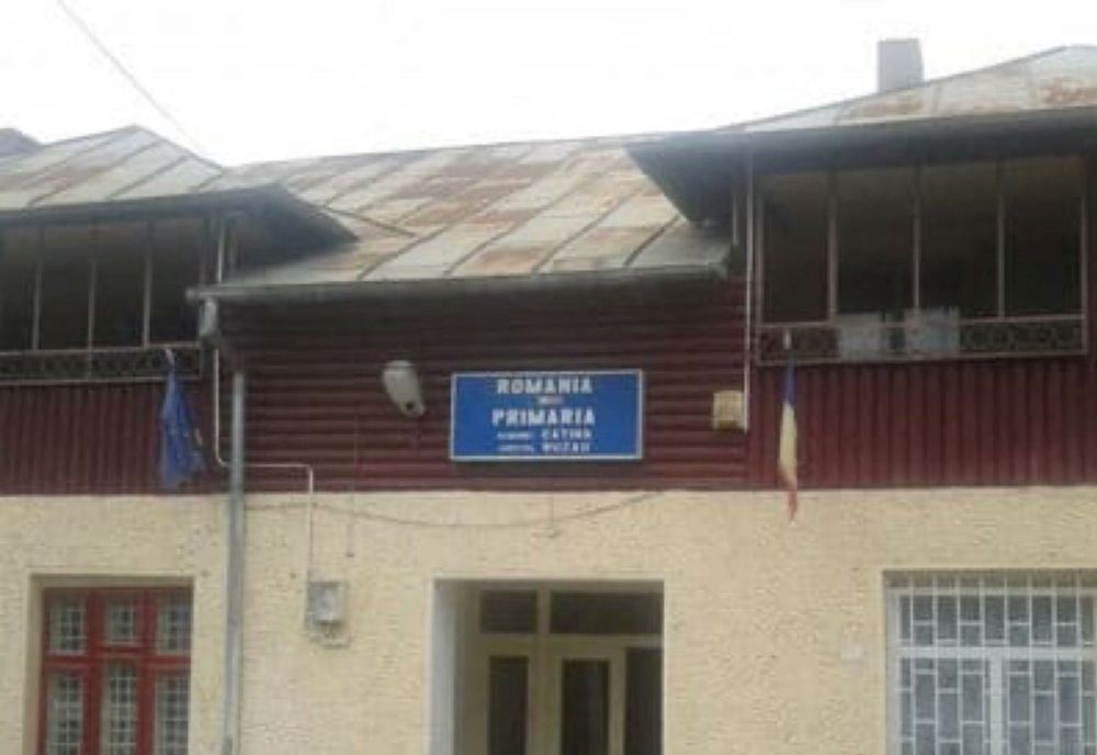 Primarul comunei Cătina, acuzat că ar fi agresat-o pe secretara Primăriei