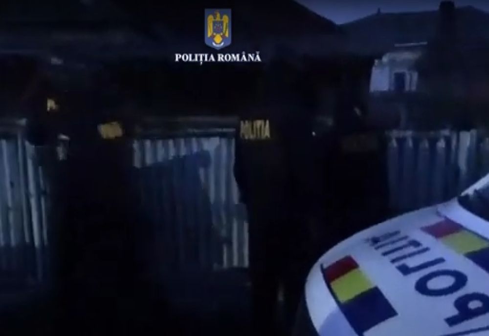 Percheziții domiciliare la persoane bănuite de furt calificat