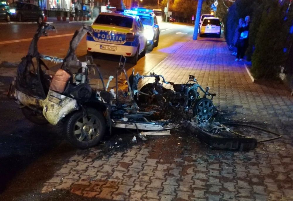 Autoturism Microcar Mc2 a ars în totalitate