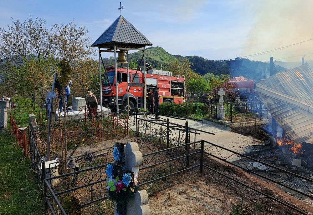 Incendiu la biserica din localitatea Negoșina.