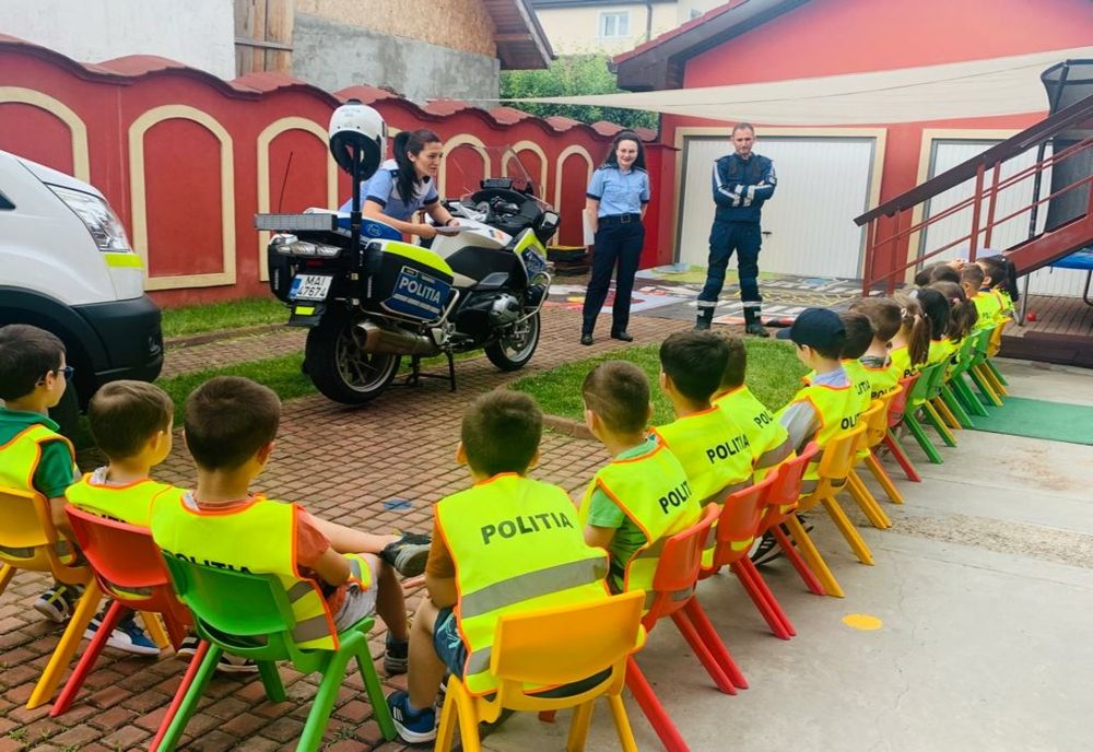 Polițiștii buzoieni în vizită la preșcolari, învățăm prin joacă!