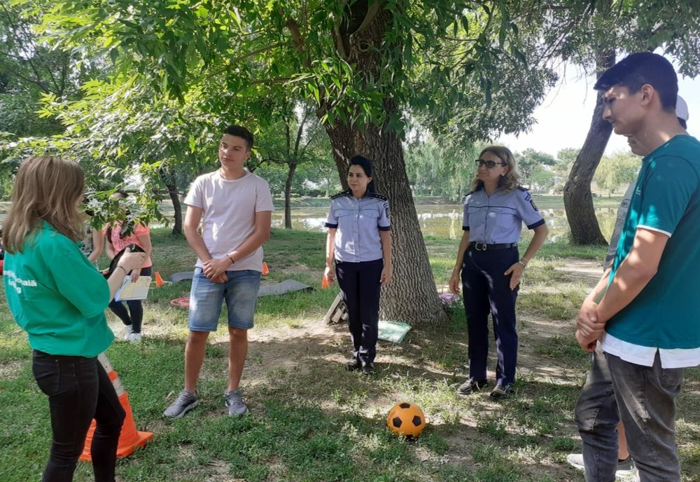 Polițiștii buzoieni în dialog cu tinerii