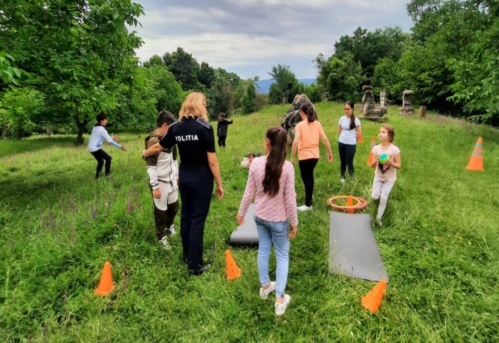 Activitate a polițiștilor buzoieni la Tabăra de Sculptură Măgura