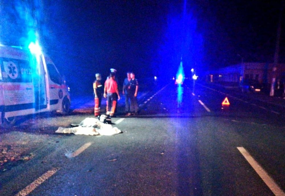Accidentat în timp ce traversa DN1B pe marcajul pietonal