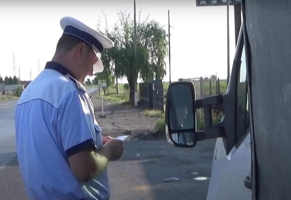 Video: Poliţiştii rutieri buzoieni, împreună cu repezentanţii ISCTR, au controlat în această dimineaţă 112 autovehicule şi au aplicat 44 de sancţiuni contravenţionale