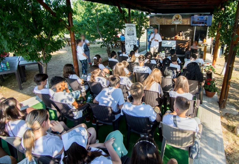 Sesiune informativ-preventivă a ofiţerilor de la Siguranţă Şcolară la deschiderea unui centru educativ pentru copii şi părinţi