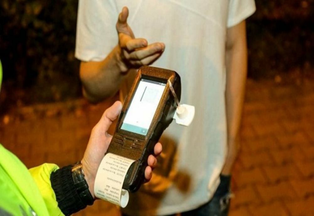 După ce i-a fost suspendat permisul pentru că a ieșit pozitiv pentru o substanță psihoactivă, a fost depistat din nou la volan