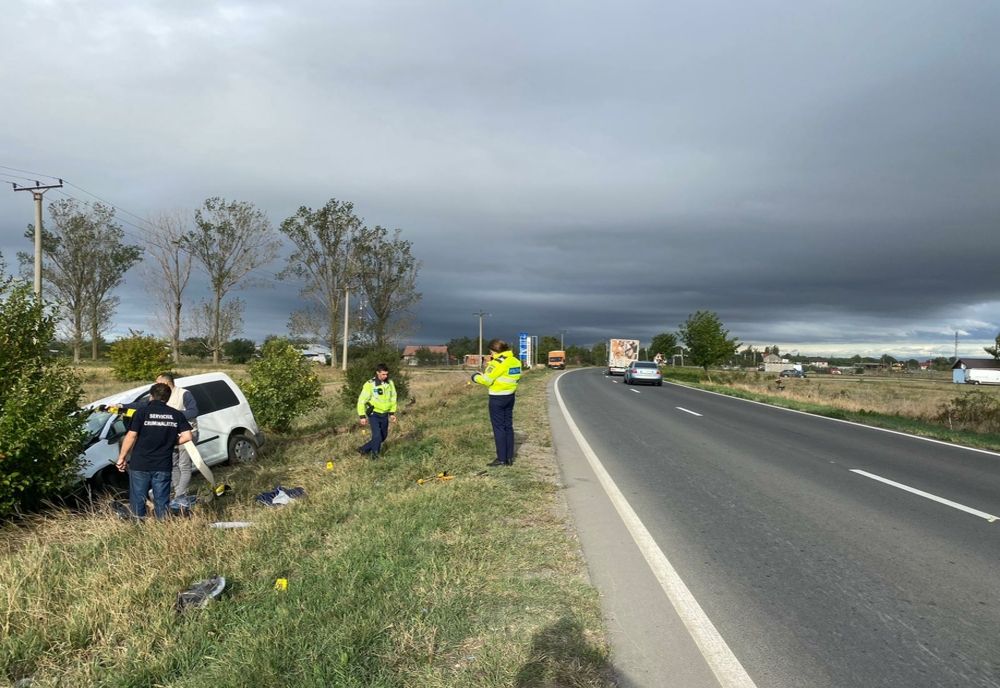 A pierdut controlul volanului și a intrat într-un copac. Șoferul a decedat