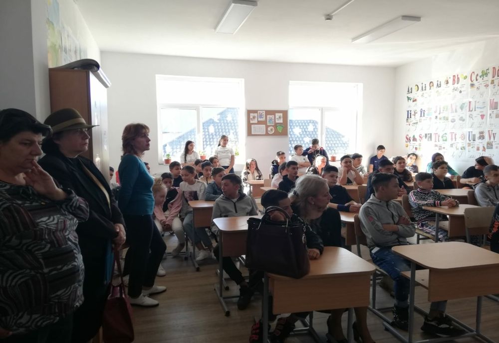 Dezbatere organizată de poliţiştii de la Prevenire şi reprezentanții Agenției Naționale Împotriva Traficului de Persoane cu adolescenţii din Pogoanele