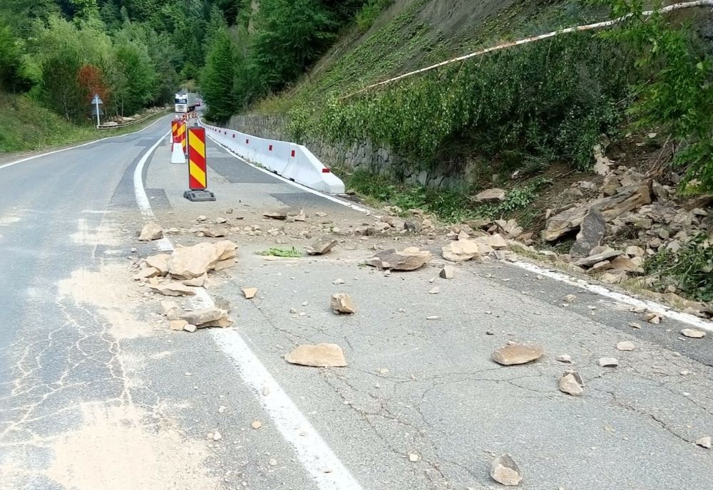 Circulați cu prudență pe DN10 în zona Barajului Siriu