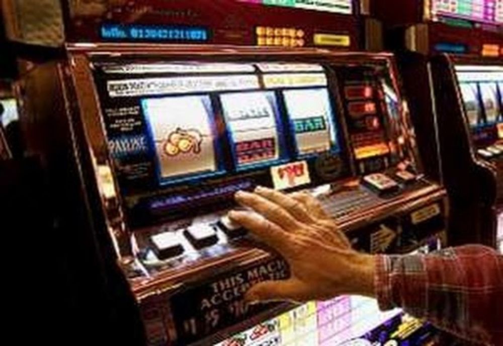 A fost aprobată legea care prevede liste cu jucătorii la „păcănele”