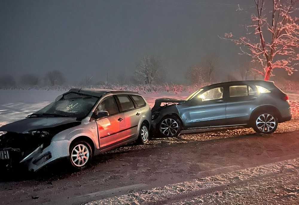 FOTO: Accident cu trei victime pe DN2E85, la ieșire din Mihăilești către Buzău