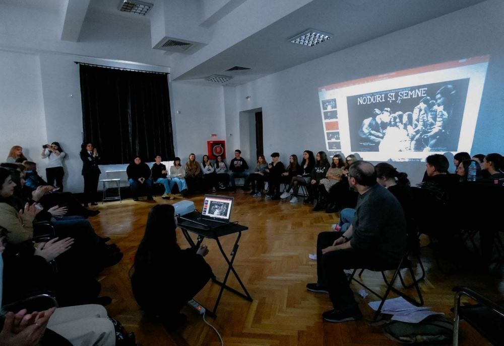 Adoptarea unui comportament preventiv și cunoașterea legii, temele abordate de polițiștii Biroului Siguranță Școlară