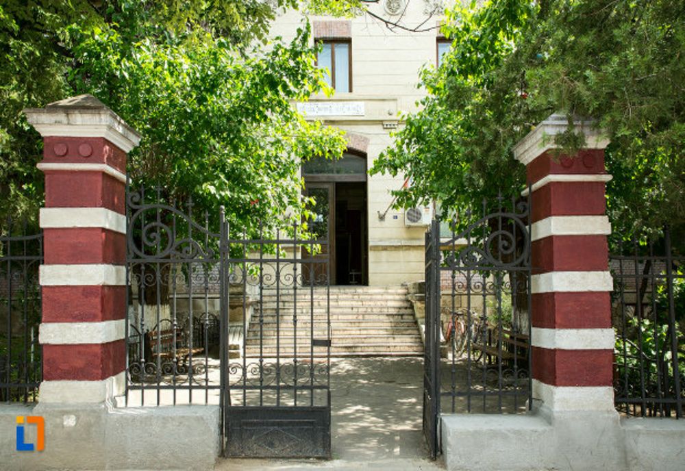 Polițiștii de la prevenire în dialog cu liceenii de la Colegiul Național Alexandru Vlahuță Râmnicu Sărat