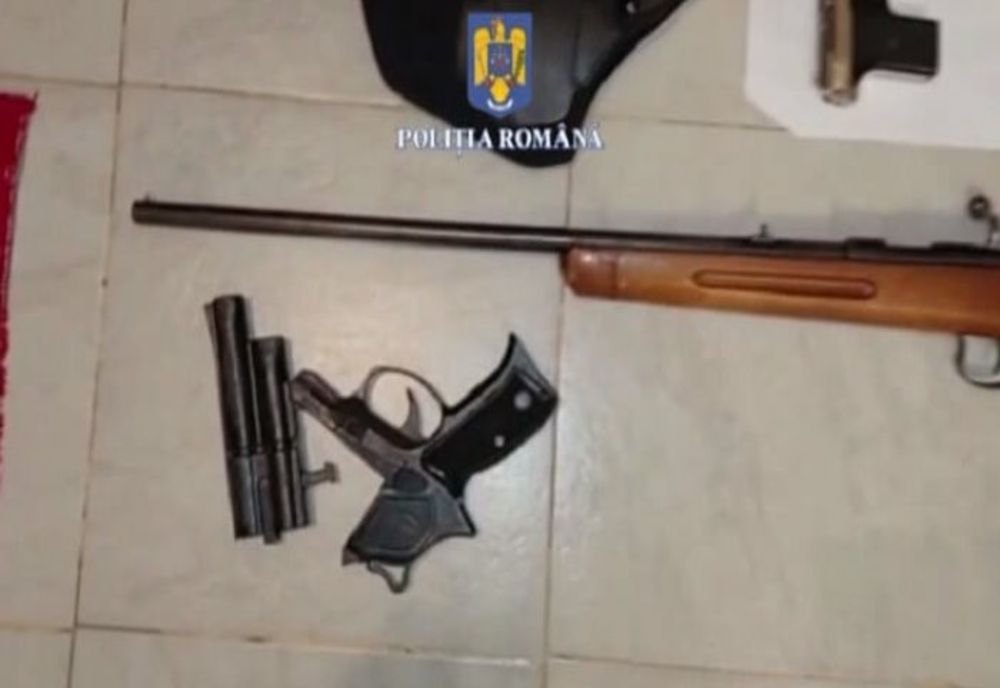 În cursul anului 2022, au fost ridicate în vederea confiscării 27 de arme de foc, dintre care 8 arme letale, şi 1.022 de cartuşe