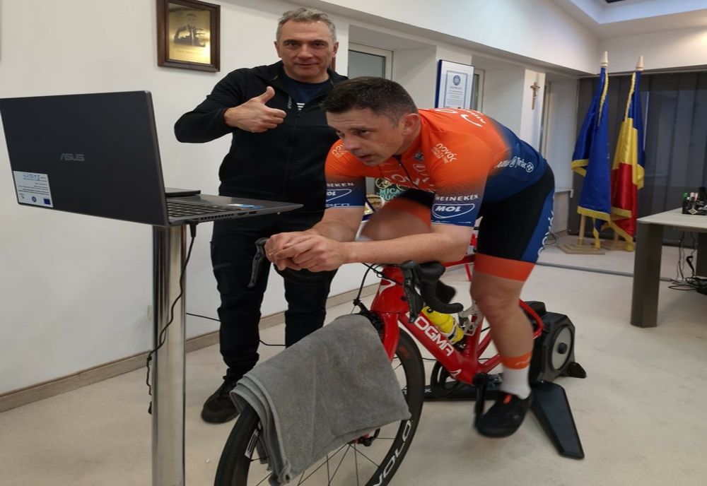 Sindicatul Naţional Sport şi Tineret, noi acuzaţii la adresa lui ministrului Novak: Ministrul Sportului se antrenează la birou, unde şi-a instalat un sistem complet