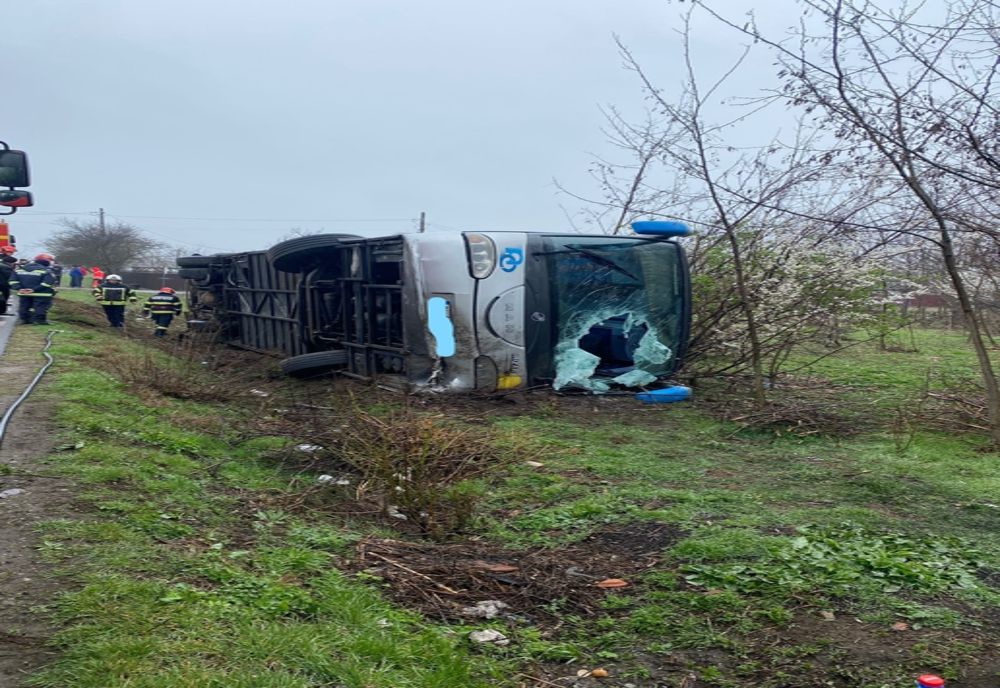 FOTO Accident grav în Ialomița. 40 de persoane implicate