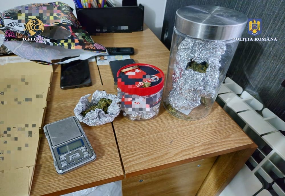 Două femei și patru bărbați, reținuți pentru trafic și consum de droguri de mare risc