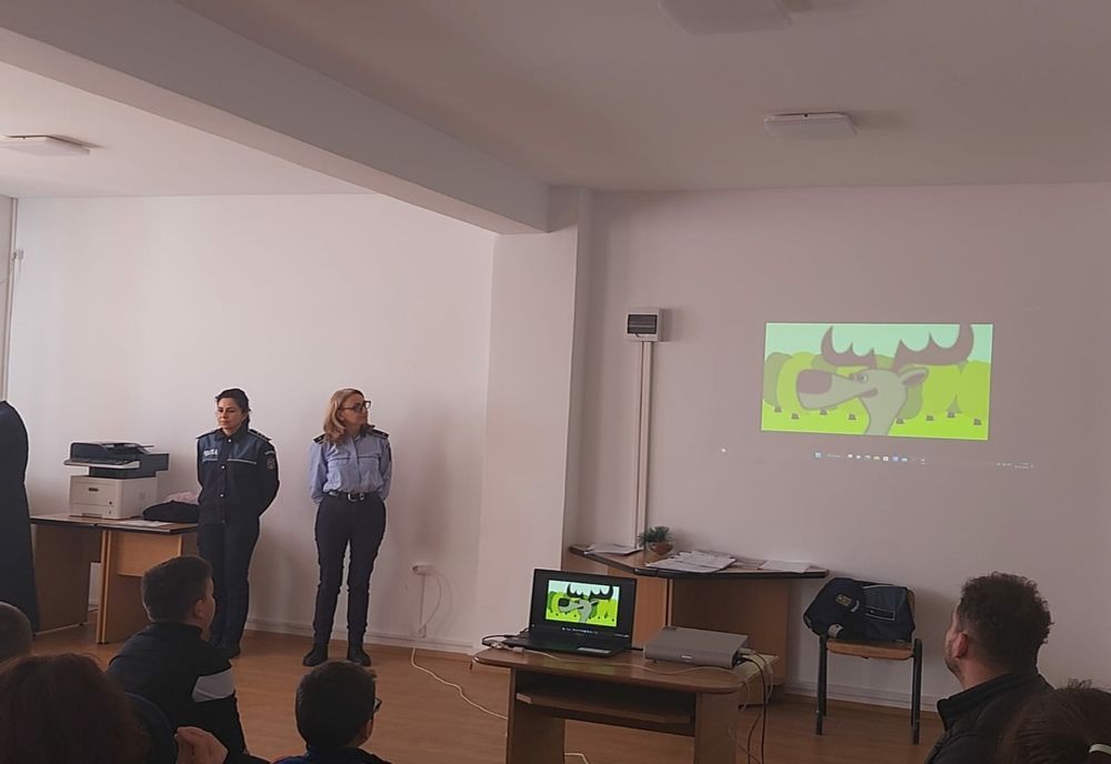 Acțiuni informativ-preventive ale polițiștilor rutieri, de la Prevenire şi din cadrul Biroului Siguranţă Şcolară 