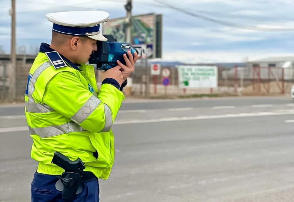 O șoferiță în vârstă de 19 ani, din Suceava, a fost prinsă pe DN2-E85, în Limpeziș, în timp ce rula cu 134 km/h