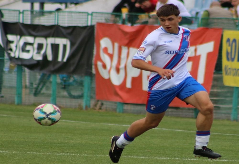 Radu Petrescu arbitrează meciul UTA Arad - Gloria Buzău