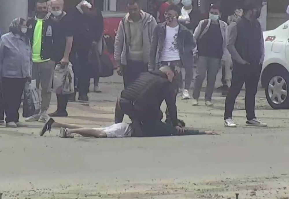 Doi buzoieni au fost reținuți după ce în urma unor discuții în contradictoriu, au început să se agreseze reciproc într-un taxi