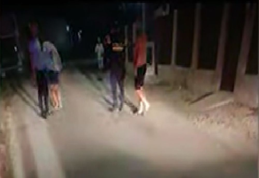 Polițiștii au efectuat focuri de armă în plan vertical pentru detensionarea unui conflict între două familii din Mărăcineni