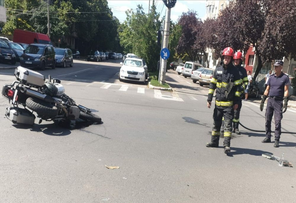 Un motociclist din București și pasagera lui, accidentați în municipiul Buzău