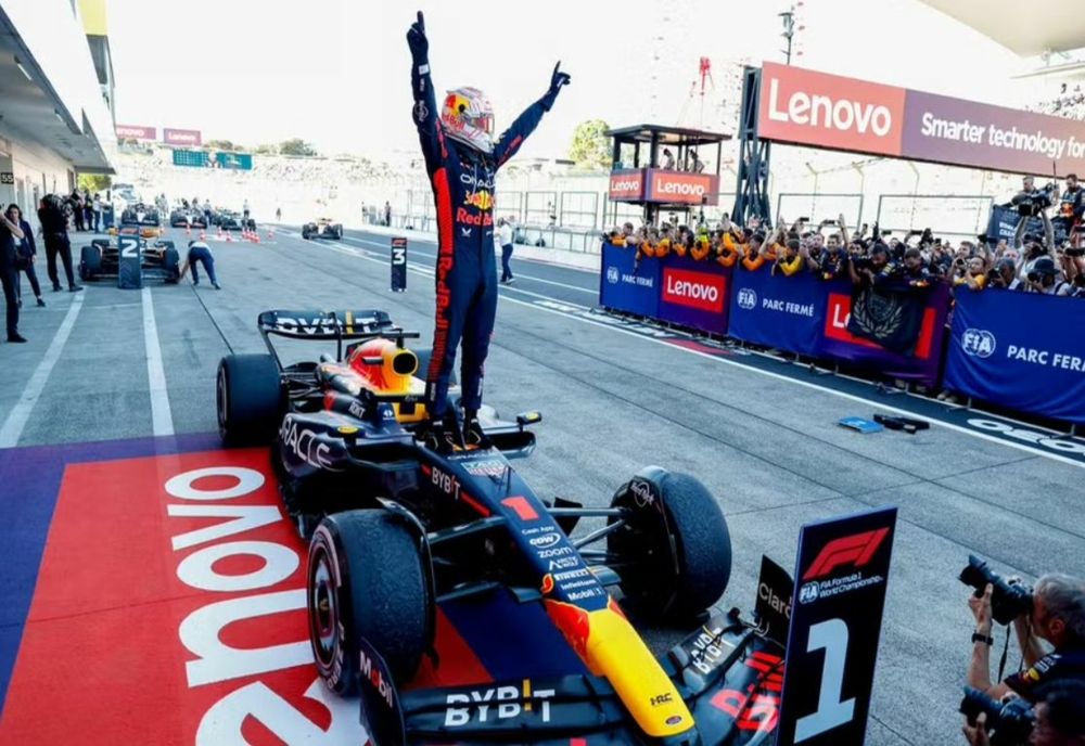 Max Verstappen a câștigat al treilea titlu mondial de Formula 1