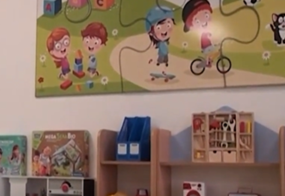 BUZĂU: CURSURI SUSPENDATE ÎNTR-O GRĂDINIȚĂ DUPĂ CE A FOST INUNDATĂ CU APĂ