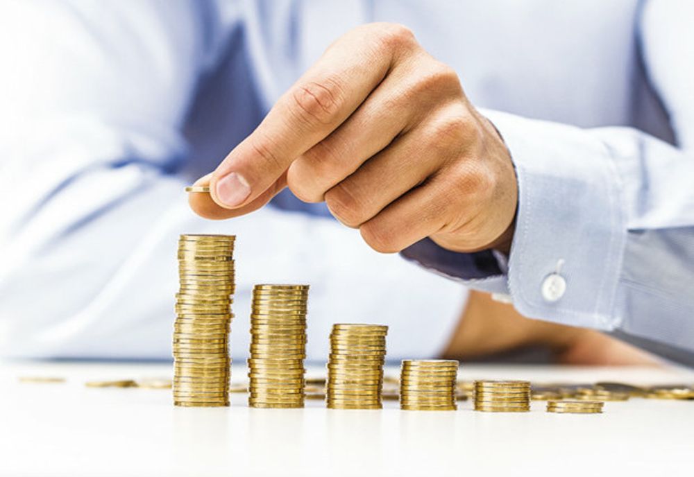 ROMÂNII, TENDINŢĂ DE REDUCERE A CHELTUIELILOR ŞI DE ECONOMISIRE