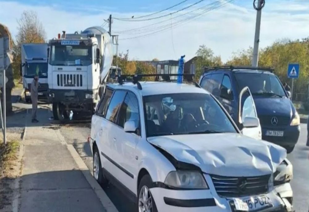 ACCIDENT GRAV, ÎN TIMIȘ: DOUĂ MAȘINI ȘI O BETONIERĂ IMPLICATE - O VICTIMĂ
