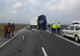 Un tir plin cu păsări s-a răsturnat la Padina