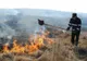 Incendiu de vegetație cu pericol de propagare la pădure și la o locuință din apropiere