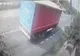 Video: A evitat un pieton si a intrat intr-un gard