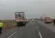 Foto: Un autocamion a lovit trei autoturisme, dintre care două staționate pe partea carosabilă