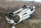 O șoferiță a pierdut controlul mașinii și a ieșit în decor